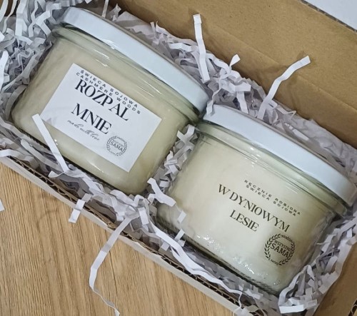 zestaw-swiec-sojowych-w-sloikach-rozpal-mnie-i-w-dyniowym-lesie.jpg