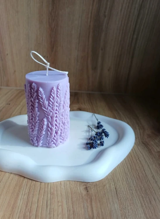 Swieca-wolnostojaca-fioletowa-wzor-lawenda.jpg