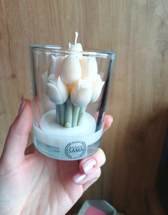 Swieca-biale-tulipany-szkle.jpg