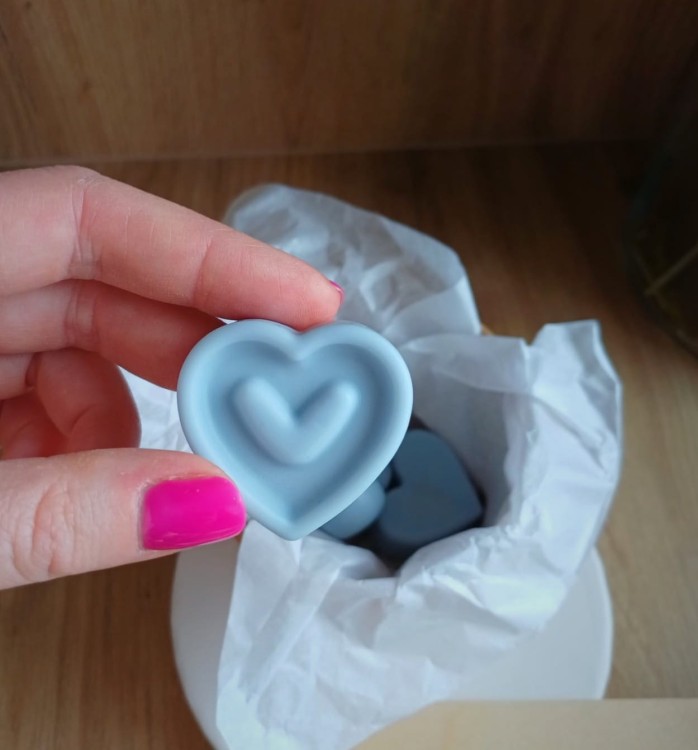 niebieskie-woski-sojowe-w-ksztalcie-serc1.jpg