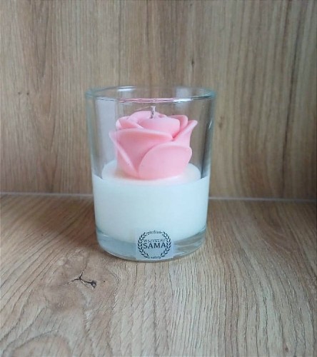 swieca-roza-koloru-peach-w-szkle.jpg