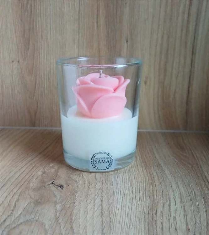 swieca-roza-koloru-peach-w-szkle.jpg