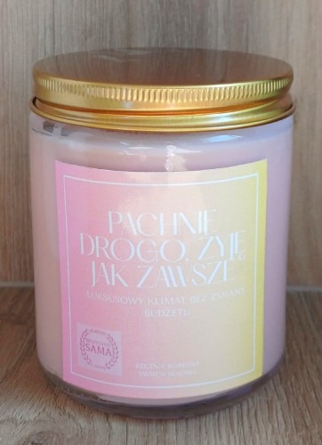 swieca-sojowa-pachnie-drogo-zyje-jak-zawsze-z-rozowym-woskiem.jpg