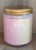 swieca-sojowa-pachnie-drogo-zyje-jak-zawsze-z-rozowym-woskiem.jpg