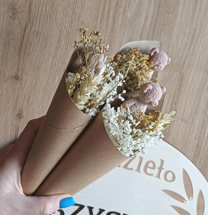 Misie-z-wosku-sojowego-w-papierowym-rozku-z-suszonymi-kwiatami2.jpg