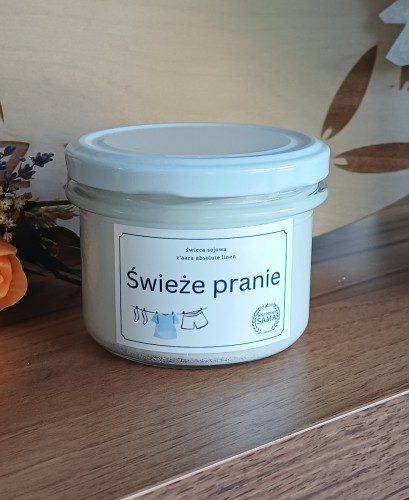 Swieca-sojowa-w-sloiku-235ml-zapach-swieze-pranie.jpg