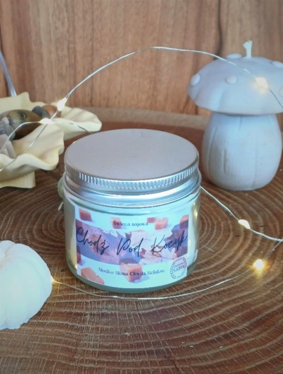 swieczka-sojowa-mala-60ml-o-zapachu-slony-karmel.jpg