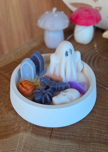 swieca-w-gipsie-z-duszkiem-na-halloween.jpg